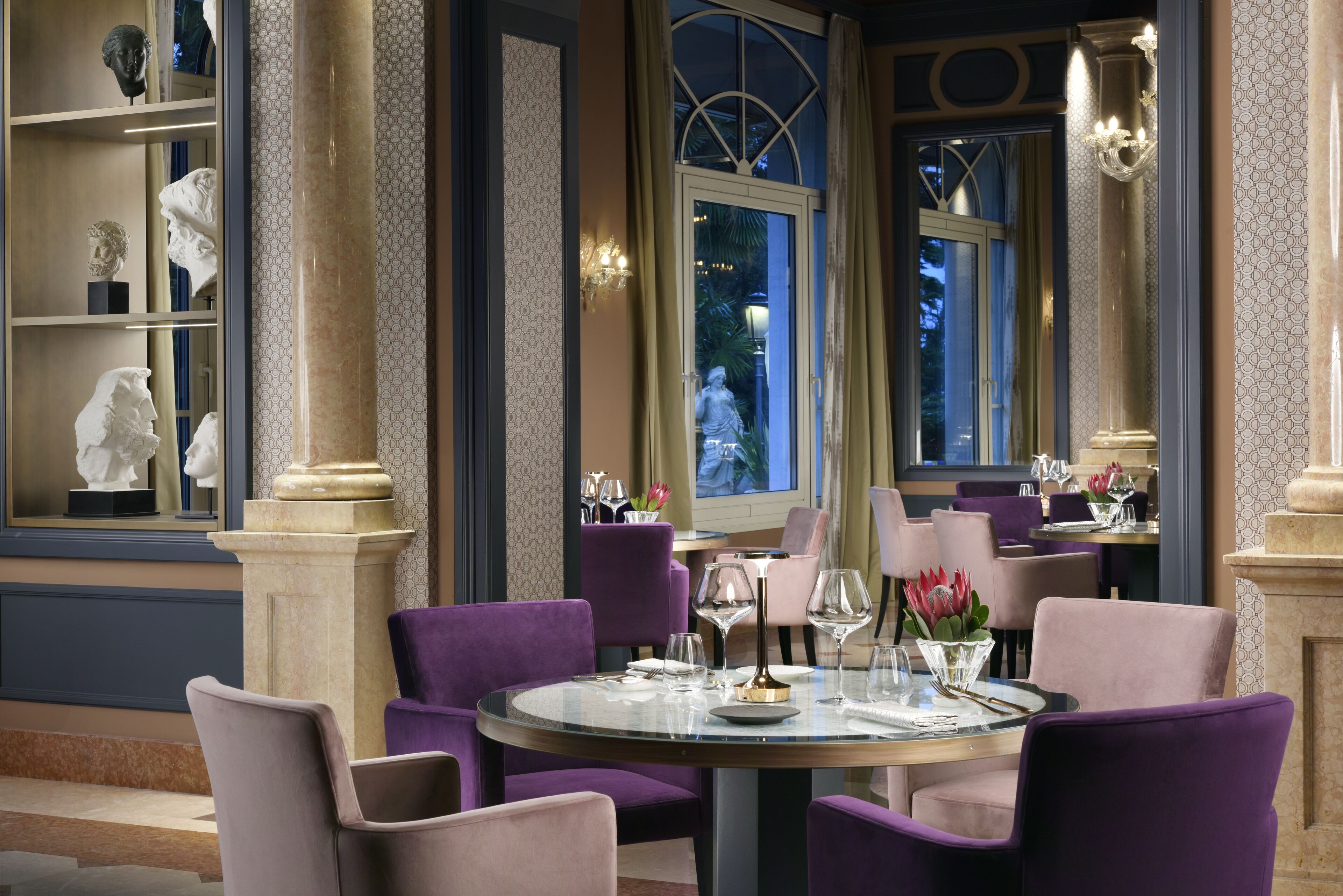 2 restaurants, breakfast, lunch, dinner served; italian cuisine