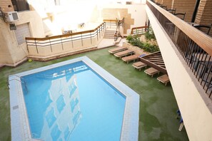 Outdoor pool, sun loungers - Gaddis Hotel (Luxor)