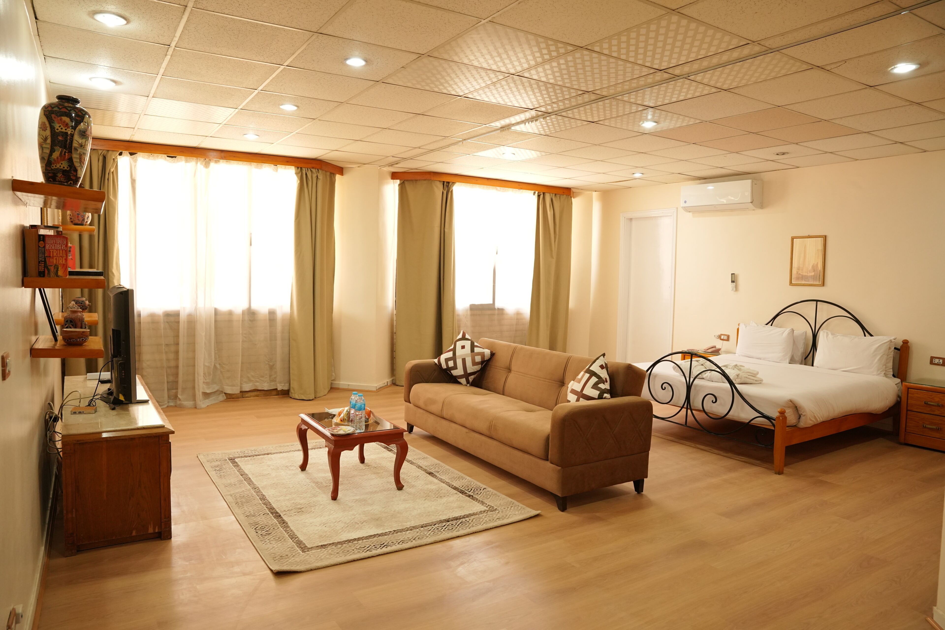 ดีลักซ์สตู ดิโอ | ผ้าม่านกันแสง, เตียงเสริม/เปล, ผ้าปูที่นอน, ทางสำหรับรถเข็น