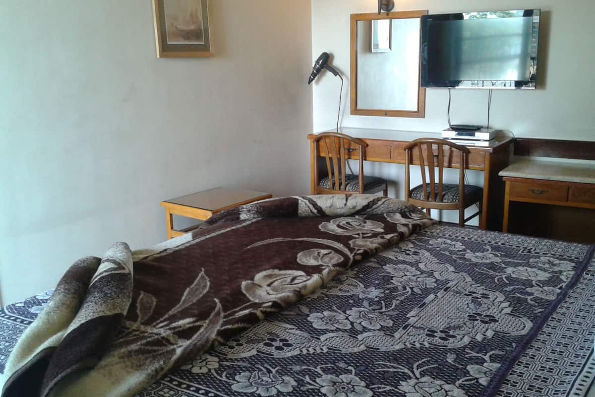 Pillowtop beds, cribs (free), rollaway beds (surcharge), WiFi (free)