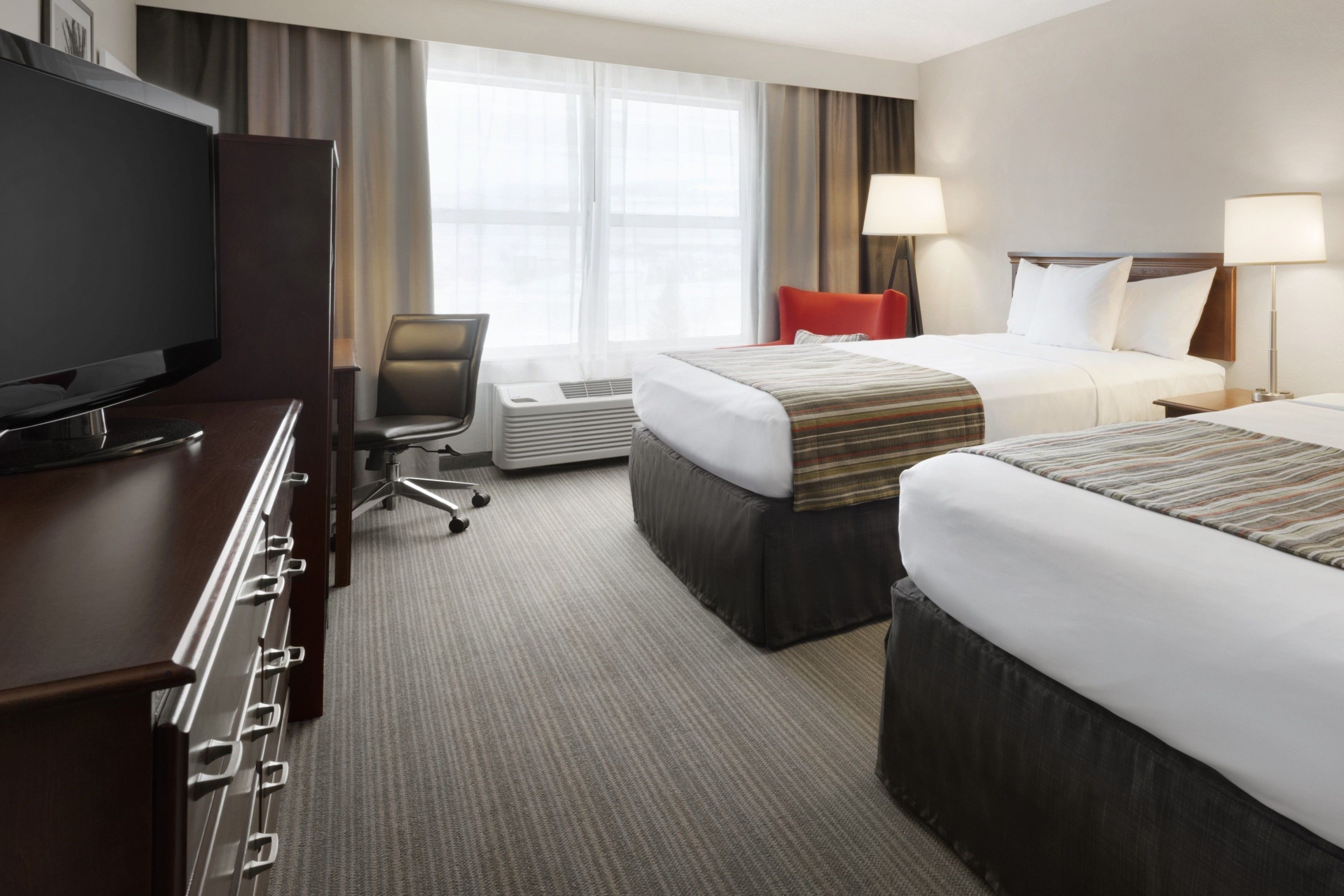 1 bedroom, hypo-allergenic bedding, pillow-top beds, desk