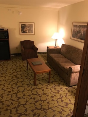 Deluxe Suite, 1 King Bed, Non Smoking (One-Bedroom) | Living room | 32-inch flat-screen TV with cable channels, TV