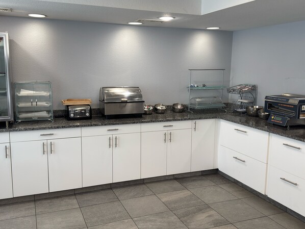 Tägliches inbegriffenes kontinentales Frühstück