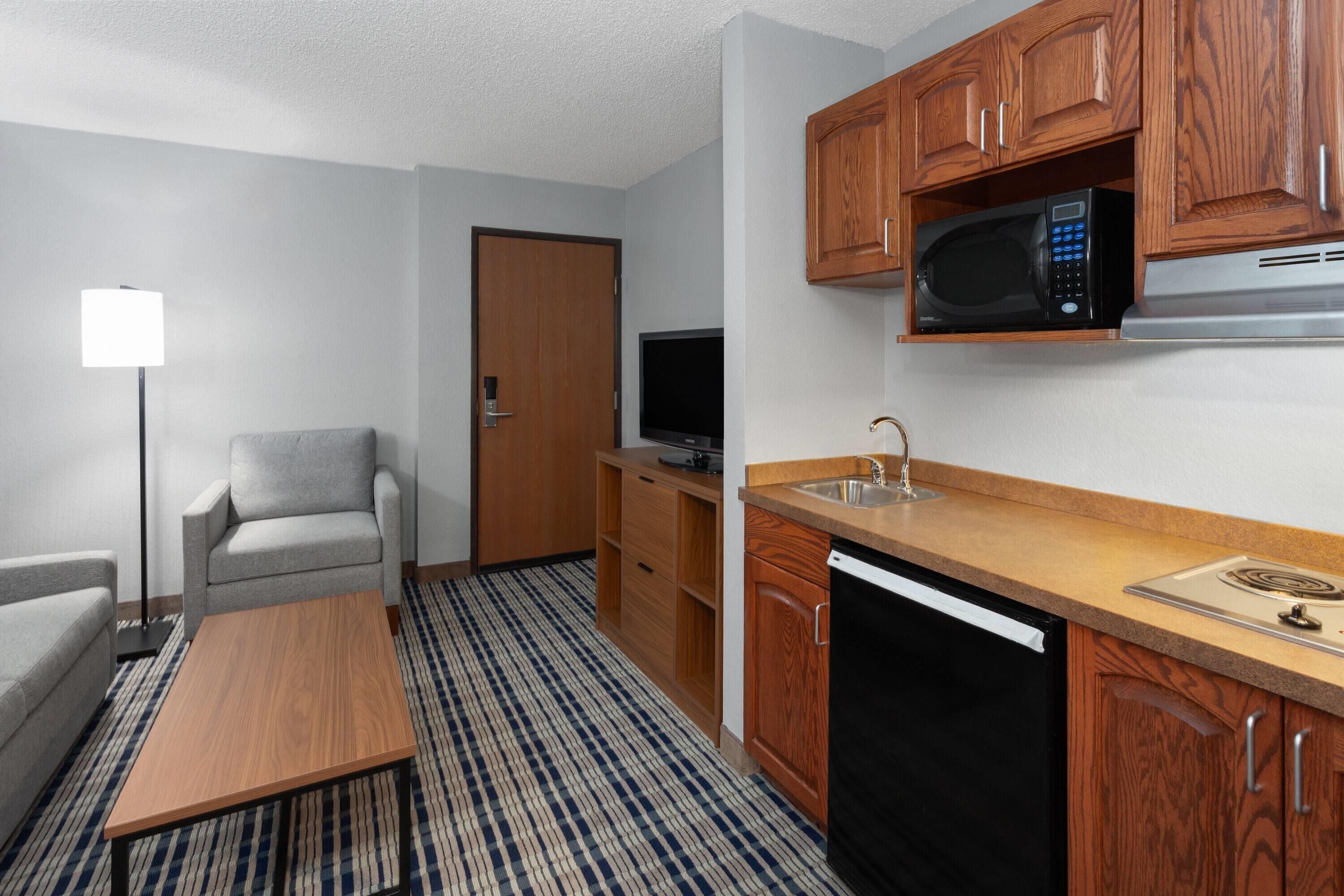 Suite, 1 King Bed, Non Smoking (One-Bedroom)