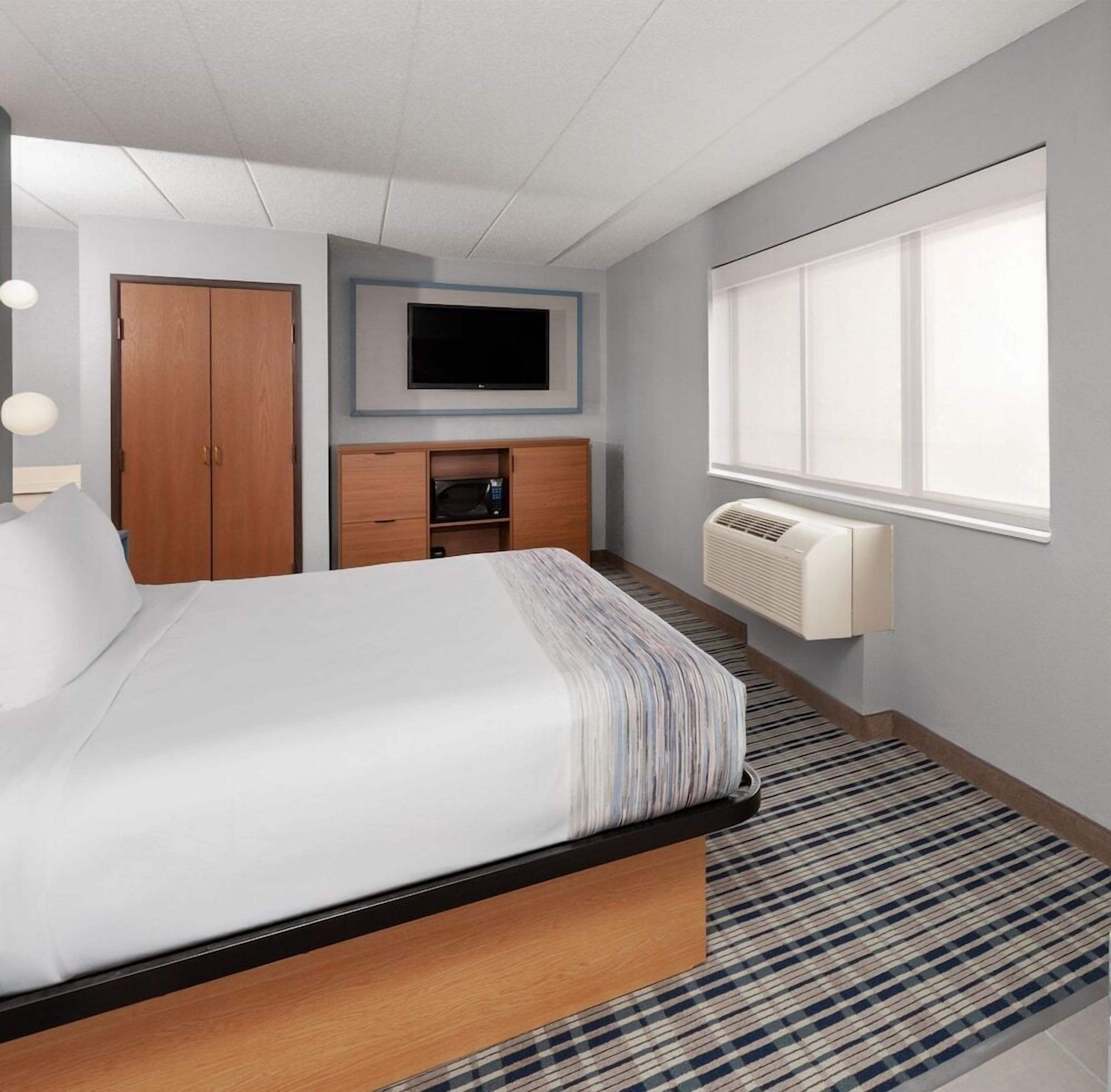 In-room safe, desk, laptop workspace, iron/ironing board