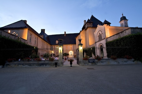 Front of property - evening/night. Château de Pizay