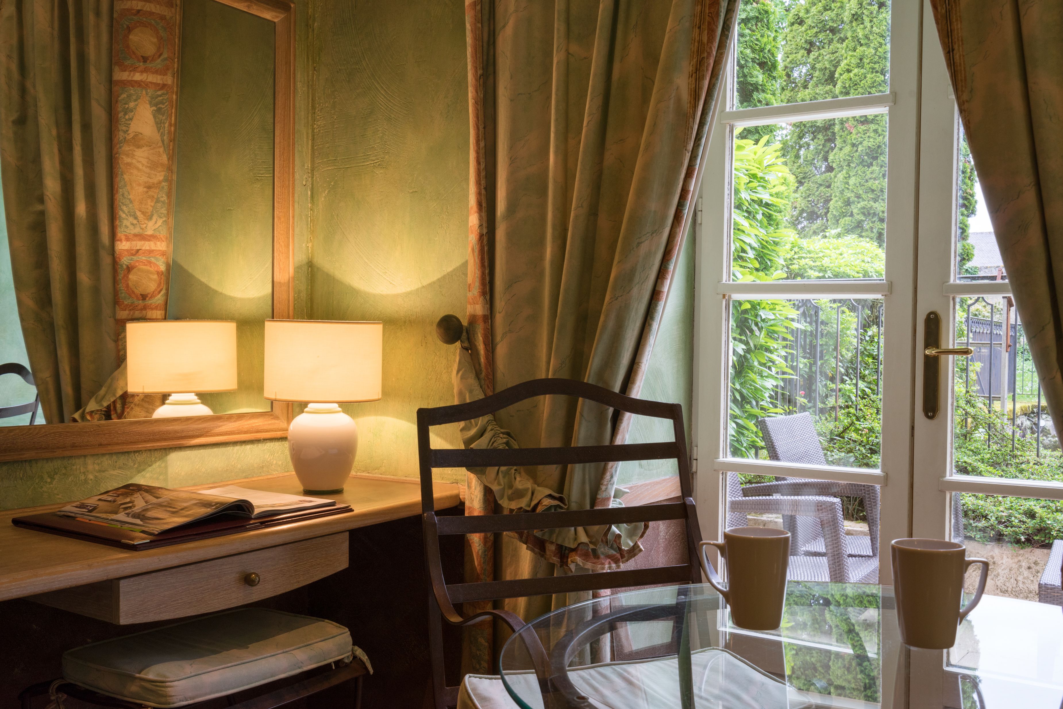 premium bedding, pillow-top beds, minibar, in-room safe