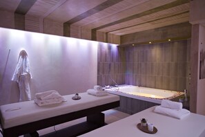 Couples treatment rooms, sauna, hot tub, steam room, Turkish bath