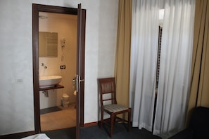 In-room safe, free WiFi