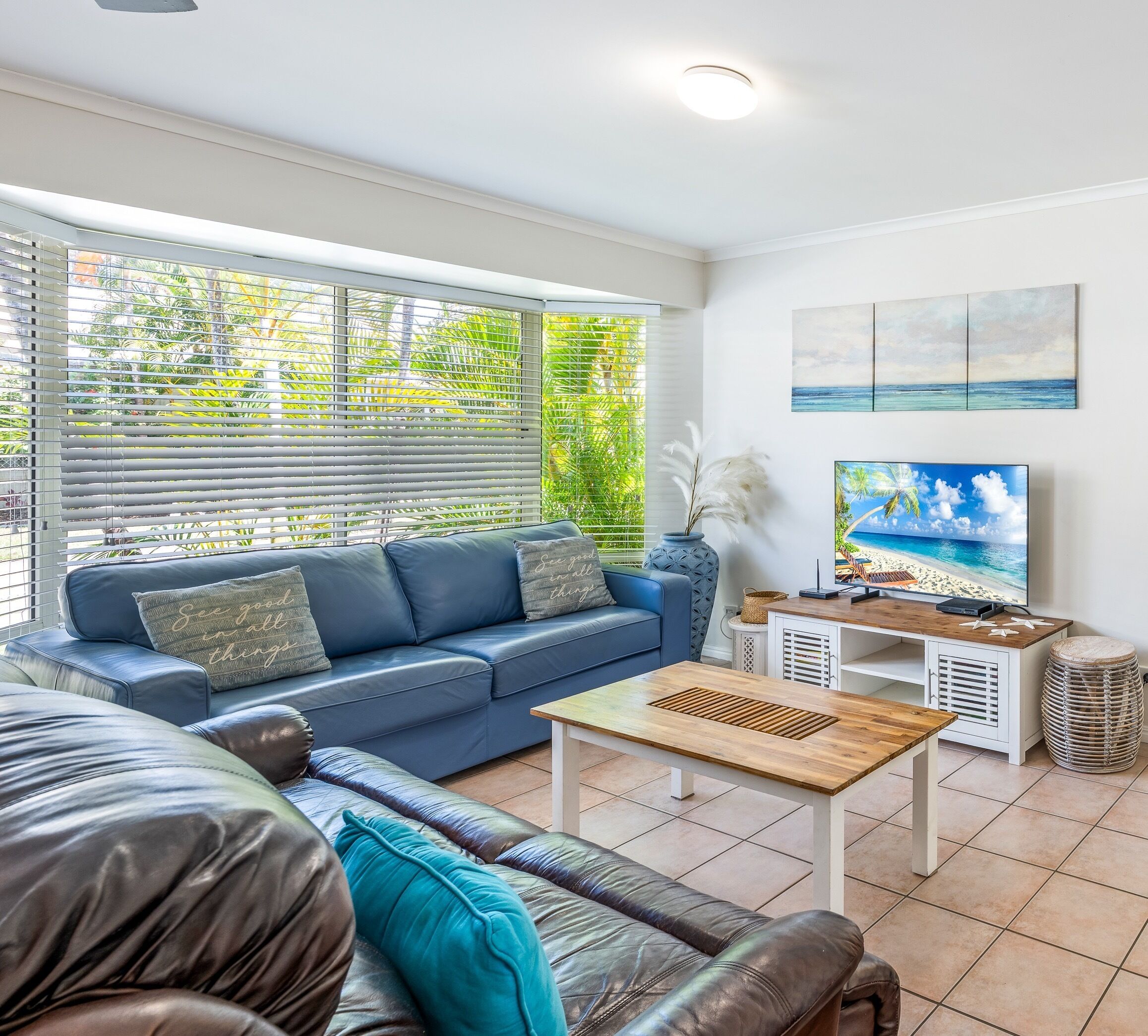 Coffres-forts dans les chambres, fer et planche à repasser