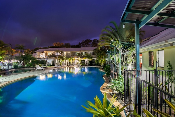 3 piscinas al aire libre, una piscina climatizada, sombrillas, tumbonas