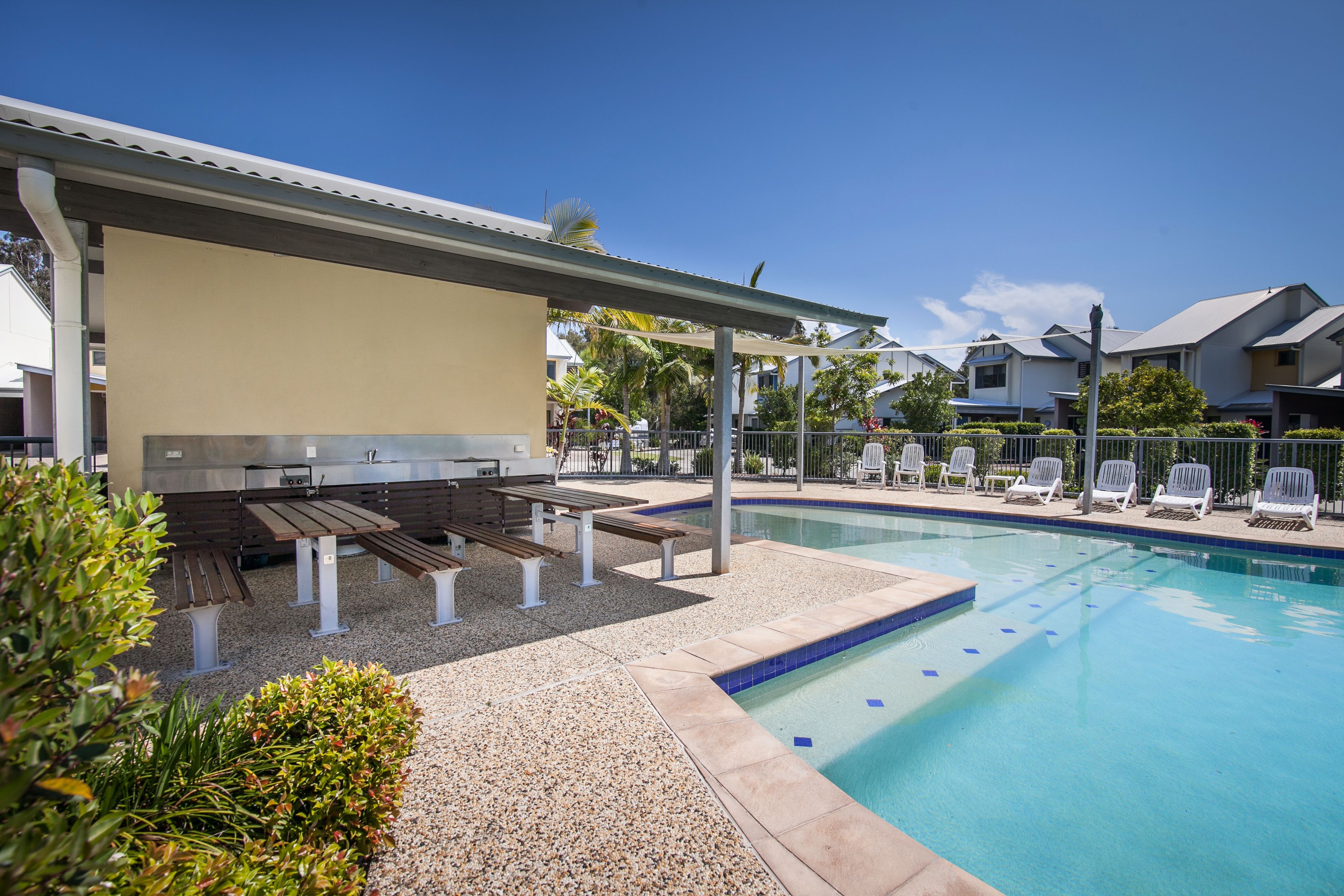 Breakfast and dinner served