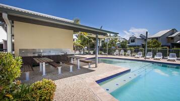 Breakfast and dinner served