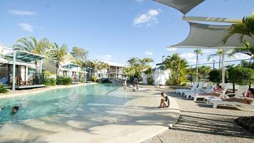 3 outdoor pools, a heated pool, pool umbrellas, sun loungers