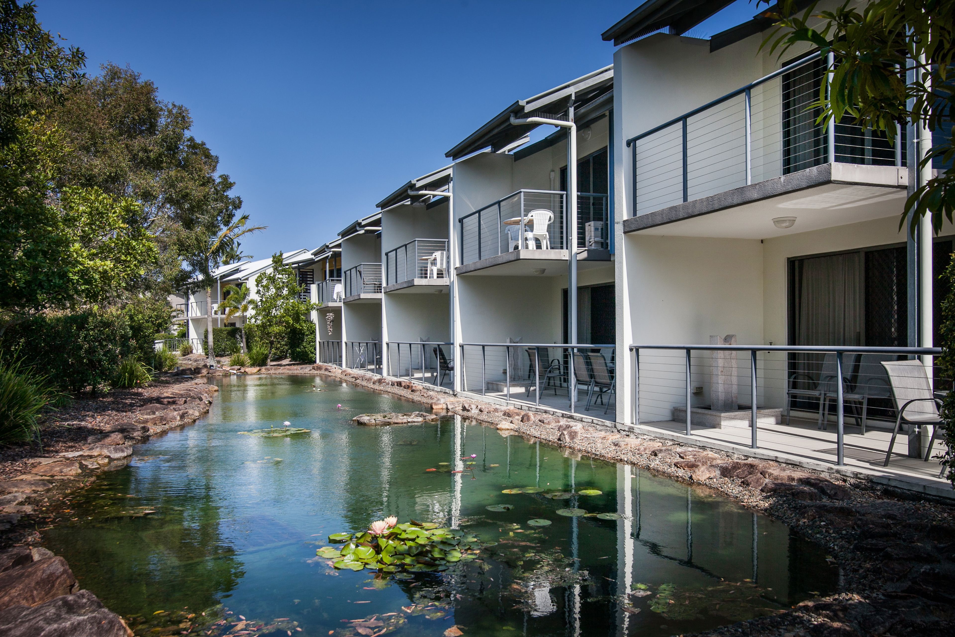 3 outdoor pools, a heated pool, pool umbrellas, pool loungers