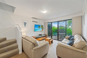 2 Bedroom Superior Townhouse | Living area