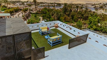 Minibar y caja de seguridad en la habitación