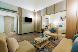 Signature Suite, Terrace, River View | Living area | LED TV - Basma Hotel Aswan (Aswan)