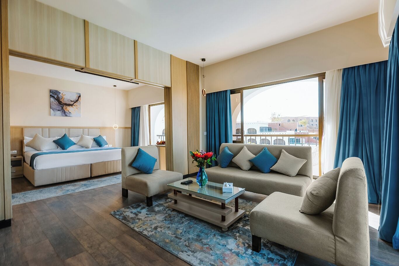 Suíte design, terraço, vista para o rio | Frigobar, cofres nos quartos, ferros/tábuas de passar roupa