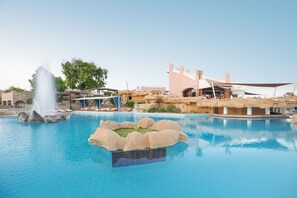 2 outdoor pools, pool umbrellas