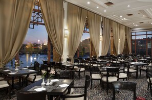 3 restaurants, breakfast, lunch, dinner served; international cuisine - Pyramisa Island Hotel Aswan (Aswan)