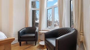 Firemannsrom – standard, 2 queensize-senger | Lydisolert, strykejern/-brett, wi-fi (inkludert) og sengetøy