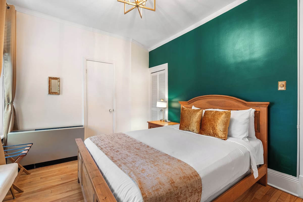 Soundproofing, iron/ironing board, free WiFi, bed sheets