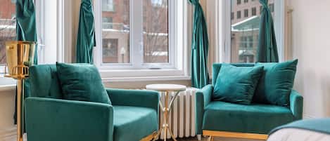 Superior Room | Living area | Flat-screen TV