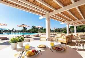 فطور أوروبي مجانًا يوميًا