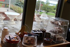 Free daily continental breakfast