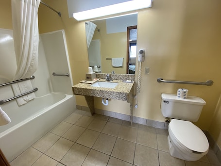 Standard Room, 1 King Bed, Accessible | Bathroom. Rodeway Inn Baxley