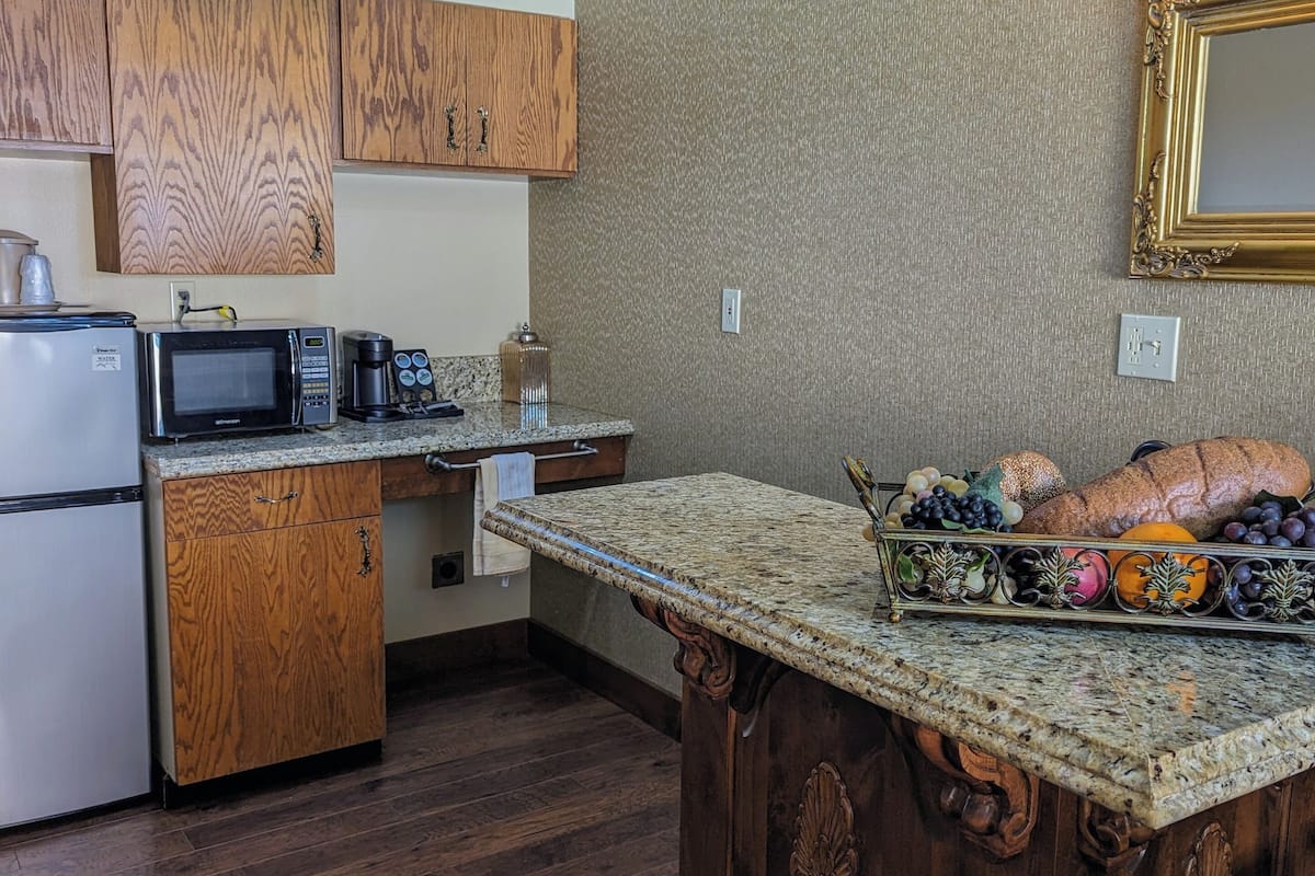 suite, 1 queen bed with sofa bed | private kitchen | fridge, microwave, coffee/tea maker