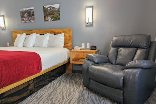 Kamer, 1 kingsize bed | Een kluis op de kamer, een strijkplank/strijkijzer