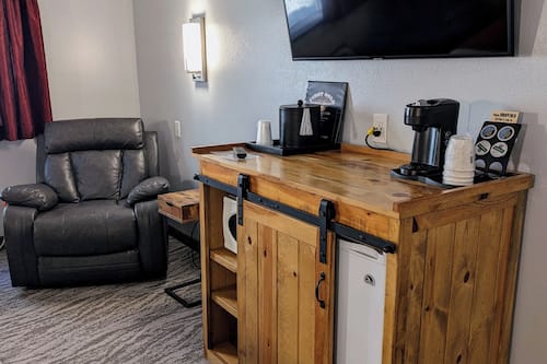 Kamer, 1 kingsize bed | Woonruimte | Televisie