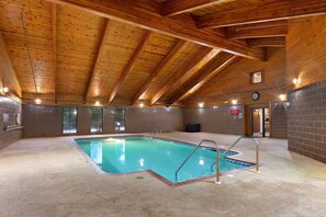 Indoor pool, sun loungers