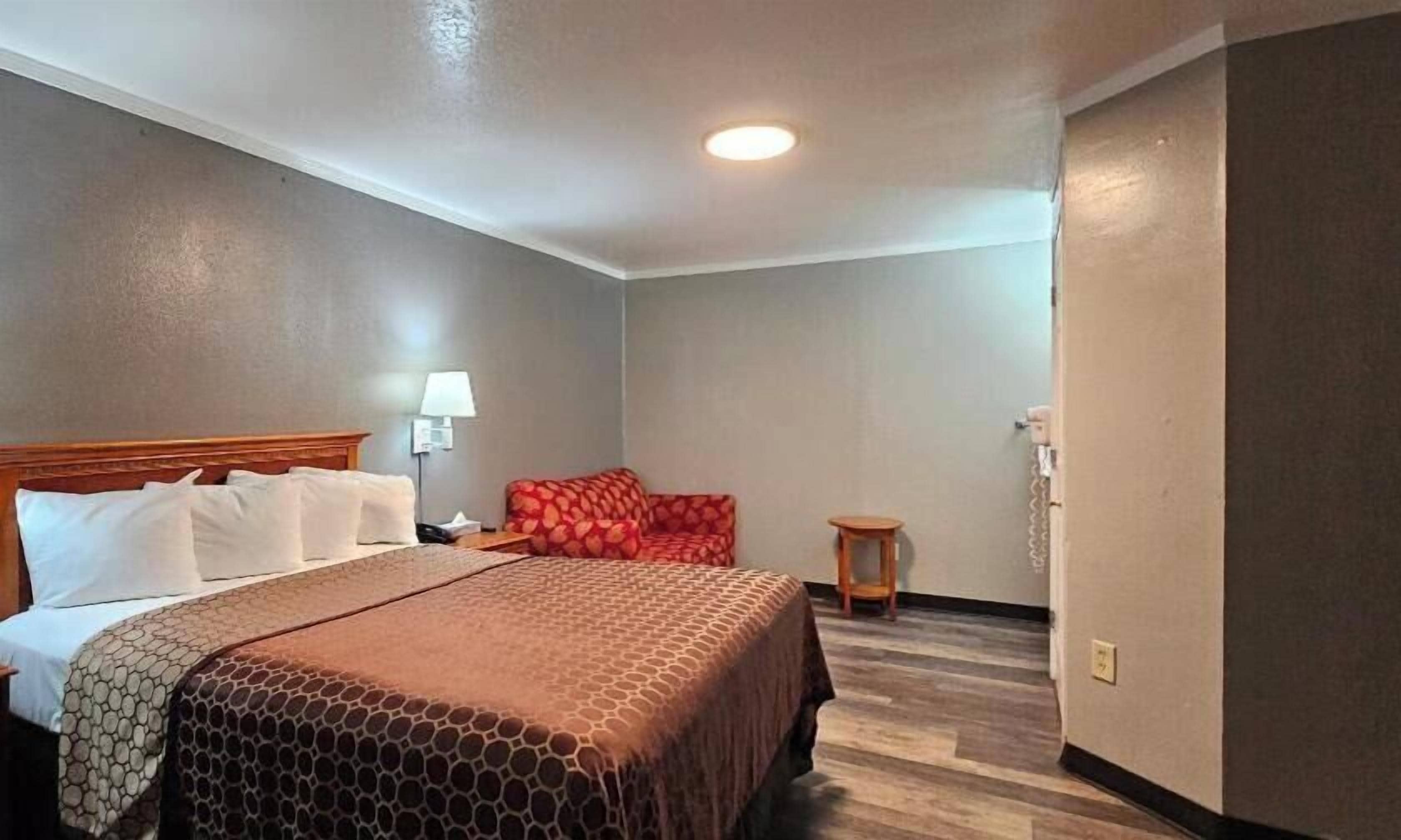 Basic-rum | Skrivbord, mörkläggningsgardiner, strykjärn/strykbräda och gratis wi-fi