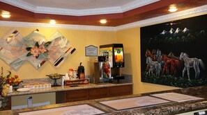 Free daily continental breakfast - Sycamore Inn (Chico)