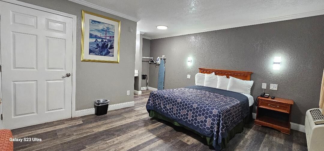 Basic-rum | Skrivbord, mörkläggningsgardiner, strykjärn/strykbräda och gratis wi-fi