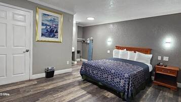 Basic Room | Desk, blackout drapes, iron/ironing board, free WiFi