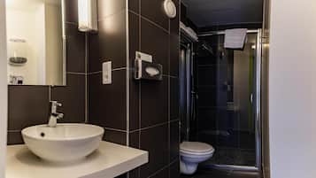 Comfort Room, 1 Double Bed, Non Smoking | Bathroom | Hair dryer, towels