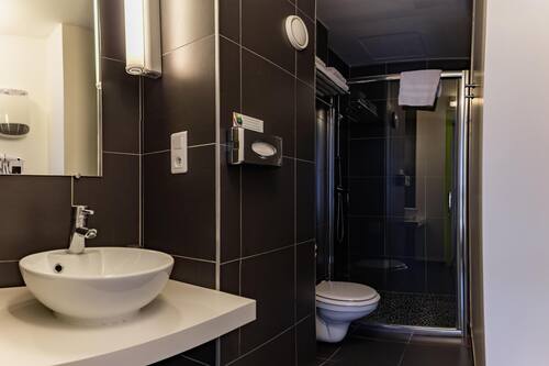 Comfort Room, 1 Double Bed, Non Smoking | Bathroom
