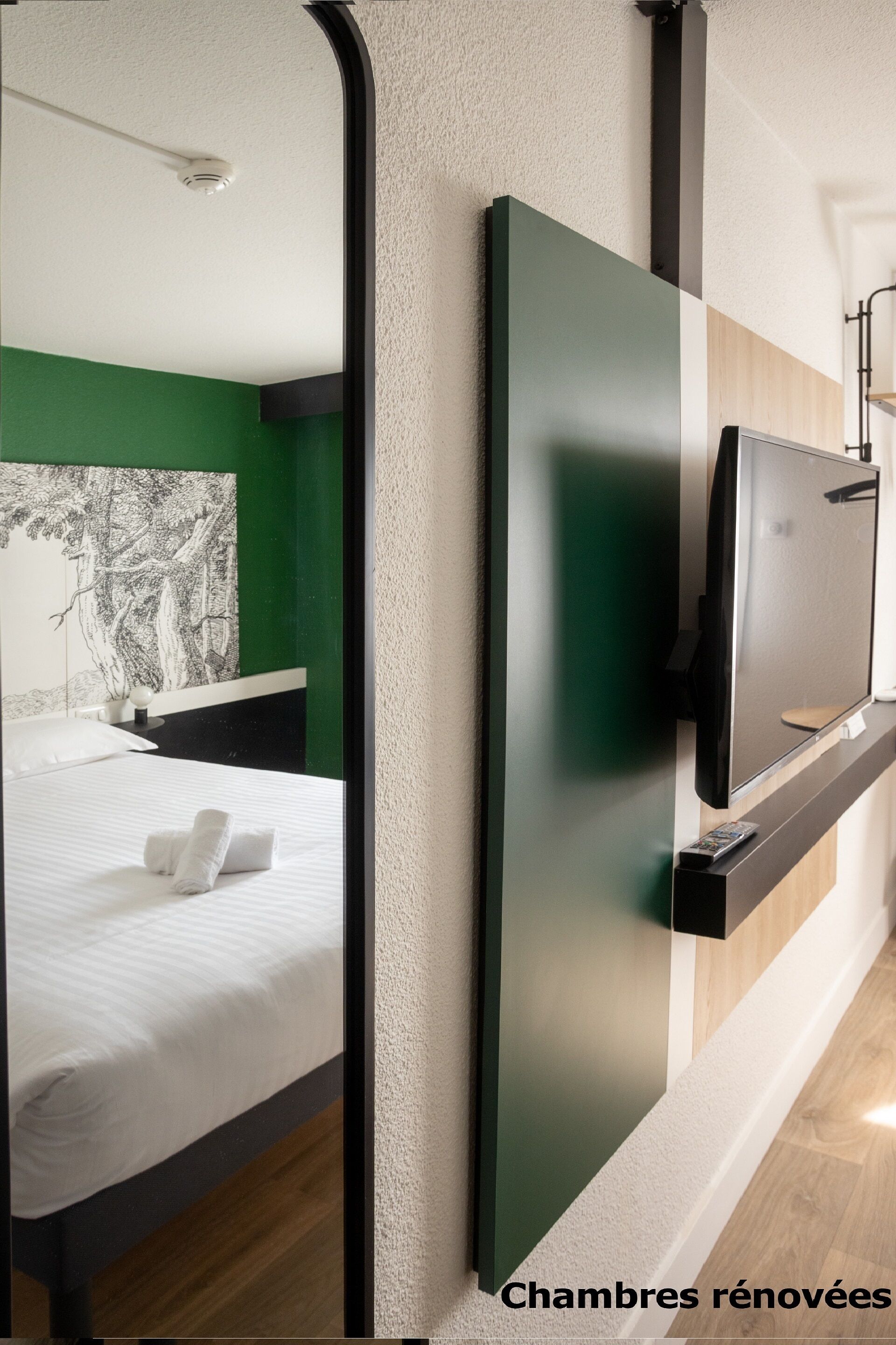 Family Room | Desk, soundproofing, iron/ironing board, free WiFi