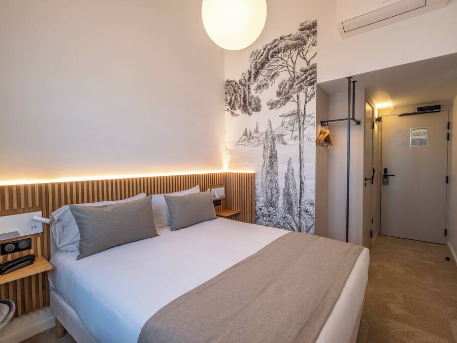 In-room safe, soundproofing, cribs (free), WiFi (free)