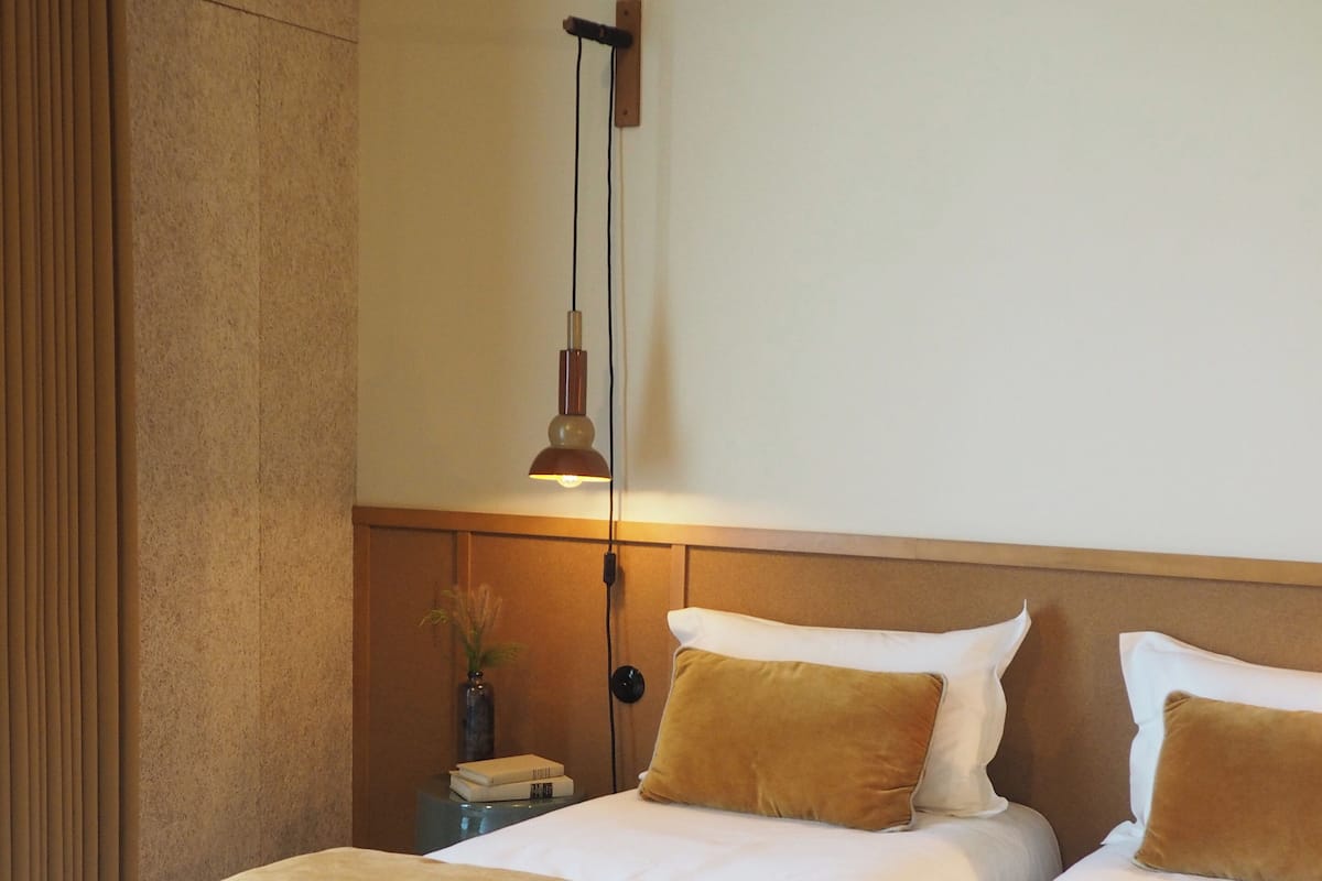 Habitació amb dos llits individuals clàssica | Matalassos de la marca Select Comfort i habitacions insonoritzades 