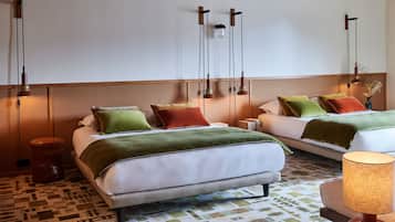 Familiekamer, Meerdere bedden | Select Comfort-bedden, individueel gedecoreerd, geluiddichte muren