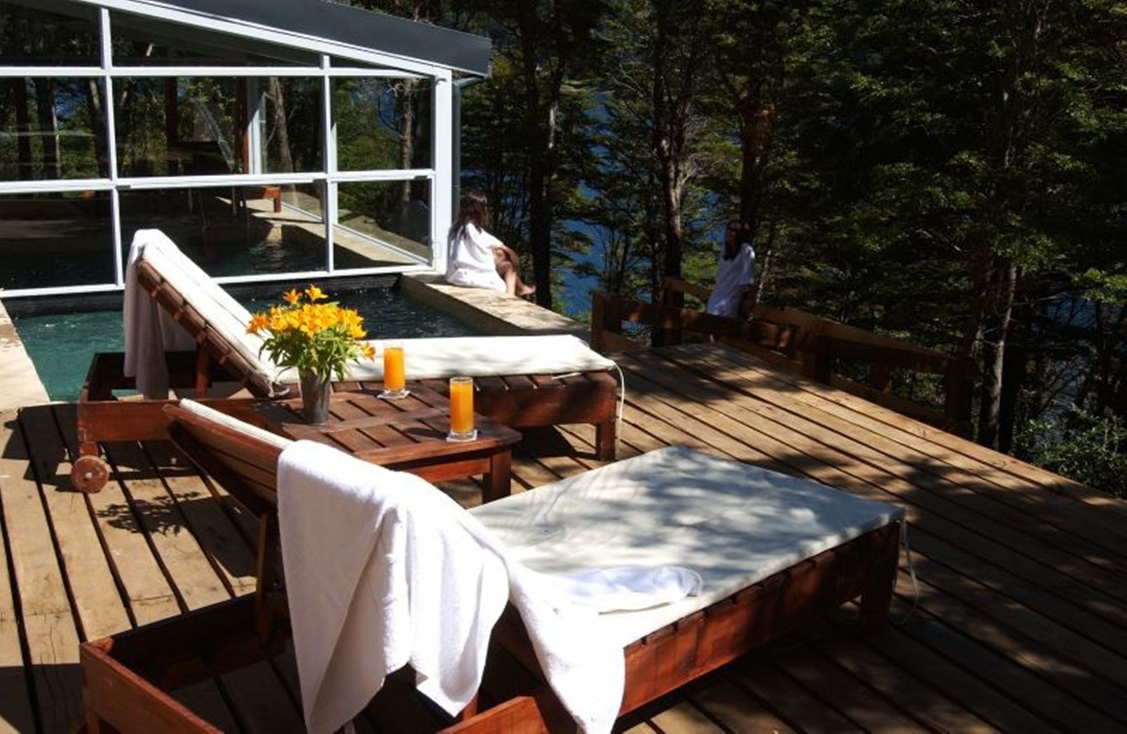 1 treatment room, massages