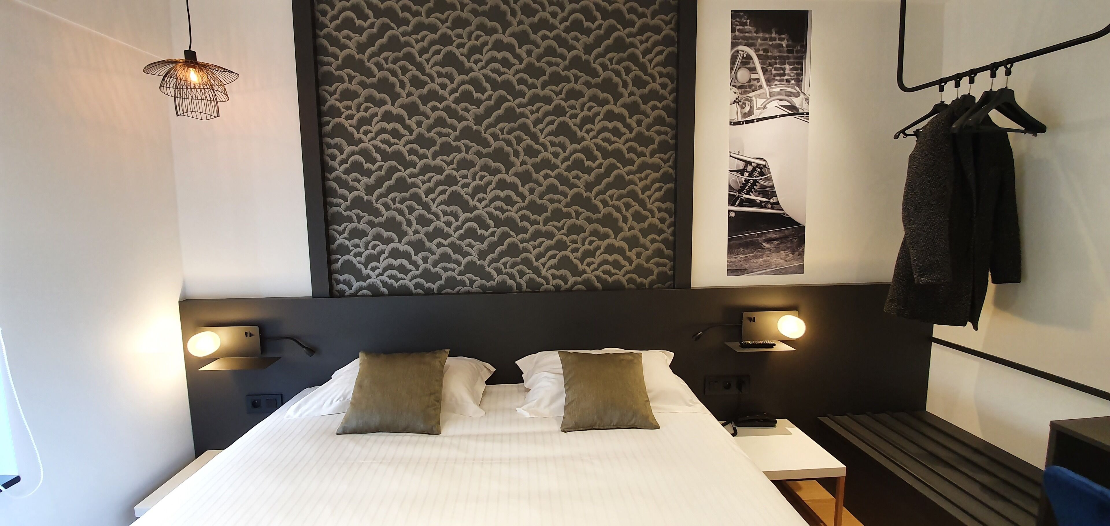 standard room | premium bedding, in-room safe, desk, blackout curtains
