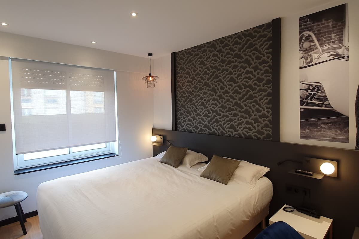 standard room | premium bedding, in-room safe, desk, blackout curtains