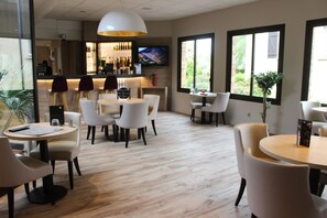 Daily buffet breakfast (EUR 14 per person)