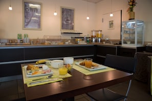 Daily buffet breakfast for a fee